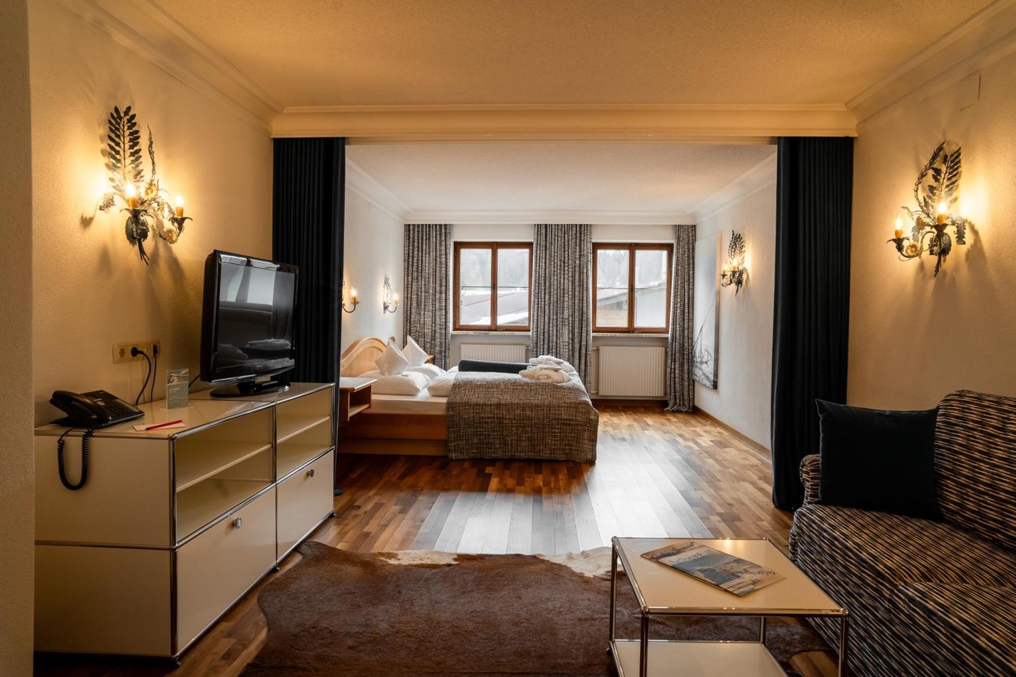 Hinterwies - Ski In / Lodge / Dine Lech am Arlberg Exterior photo