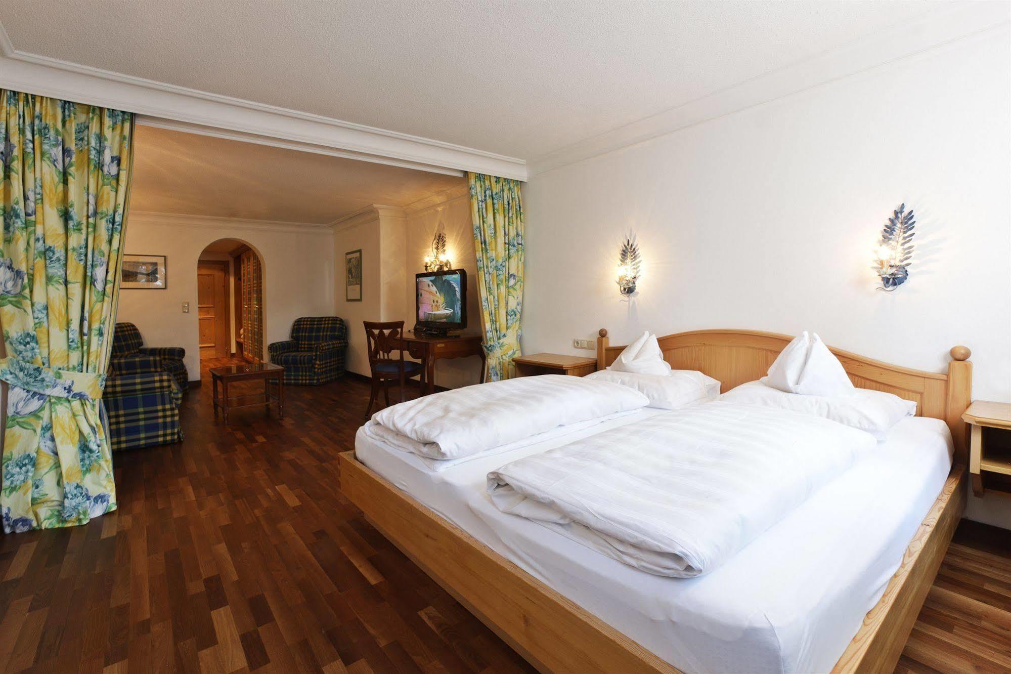 Hinterwies - Ski In / Lodge / Dine Lech am Arlberg Exterior photo